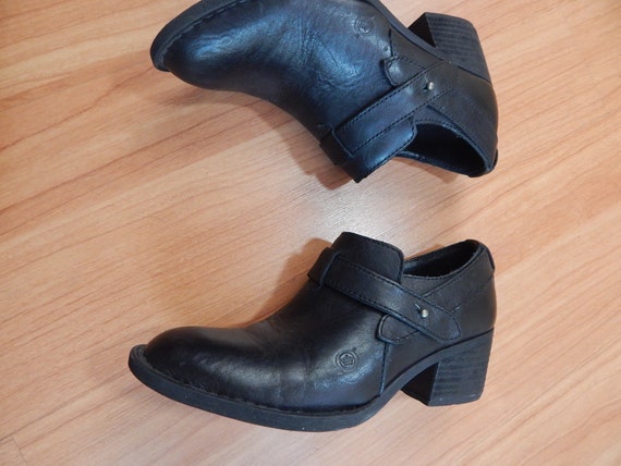 Womens born size 6 leather booties, - image 4
