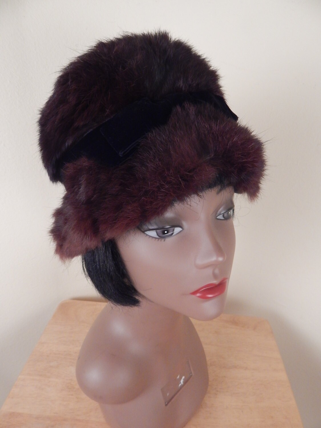 Vintage Mink Fur Hat, Velvet Bow, Mid-century Winter Bonnet  display picture 2