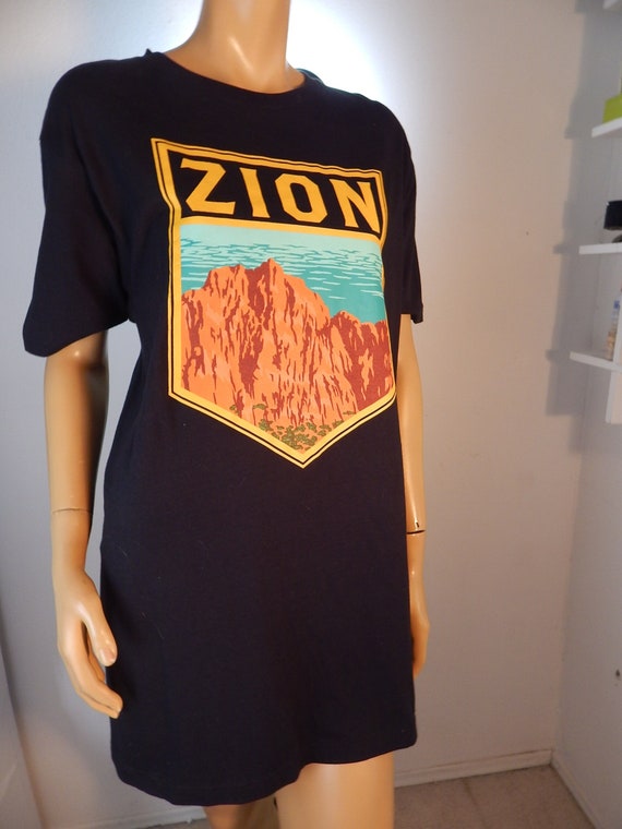 Mens black t shirt, Zion National park, Large