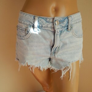 Denim shorts distressed, American Eagle Size 8. light blue, fringed