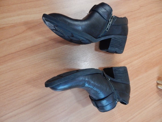 Womens born size 6 leather booties, - image 3