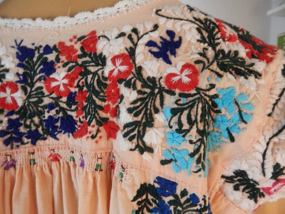 Mexican gown embroidered, heavy cotton muslin, Sa… - image 6