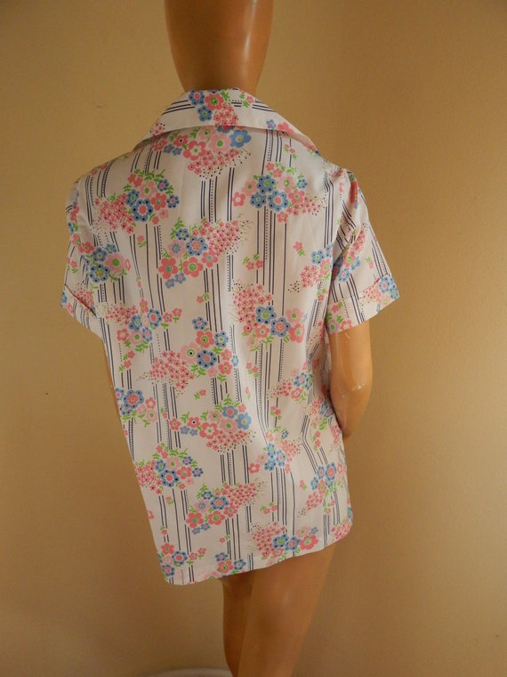 Womens 70s vintage floral blouse, womens poly flo… - image 4