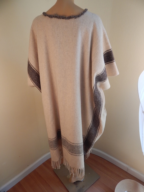 Llama Wool Knitted Poncho (Beige)