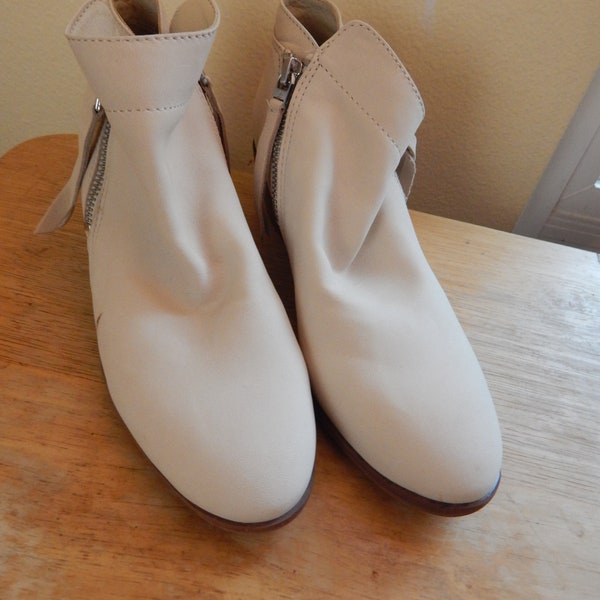 soft white leather booties size 6, sam edelman low boots, zippers