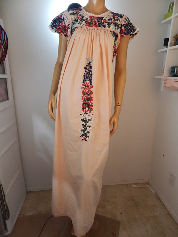 Mexican gown embroidered, heavy cotton muslin, Sa… - image 4