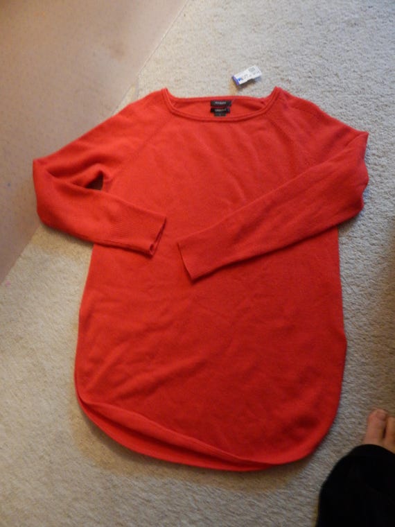red cashmere pullover, rounded hem, small.  Bust … - image 4