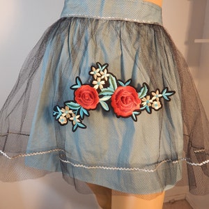 vintage 1950s apron with netting, ric rac and applique