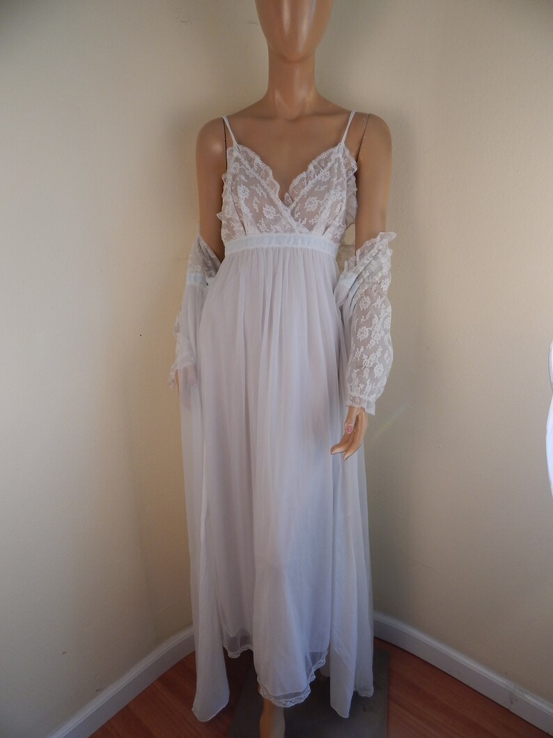 VINTAGE Saks Fifth Avenue Nightgown and Robe White Lace - Etsy