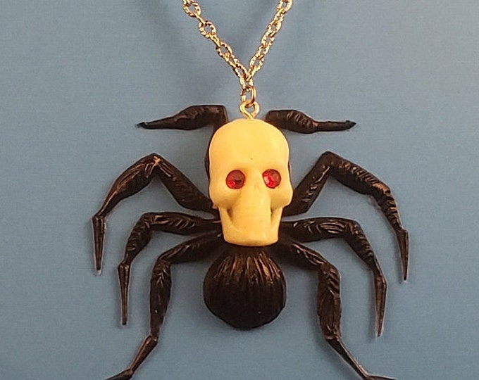 Creepy Crawlers Necklace  Glow in the Dark  skull with Sparkle eyes on Black Spider