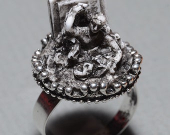 Halloween Zombie  Ring - Rising from the Grave Zombie