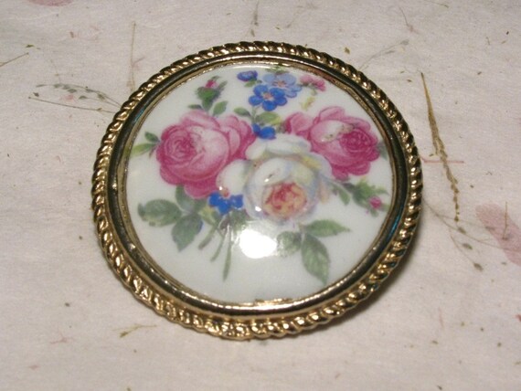 Vintage Porcelain Limoges Decal Brooch Stamped Limoges France in Gold