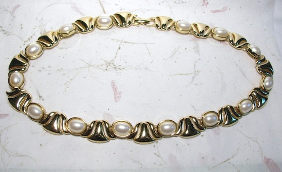 Vintage Gold Tone Monet Faux Mabe Pearl and Tulip… - image 1