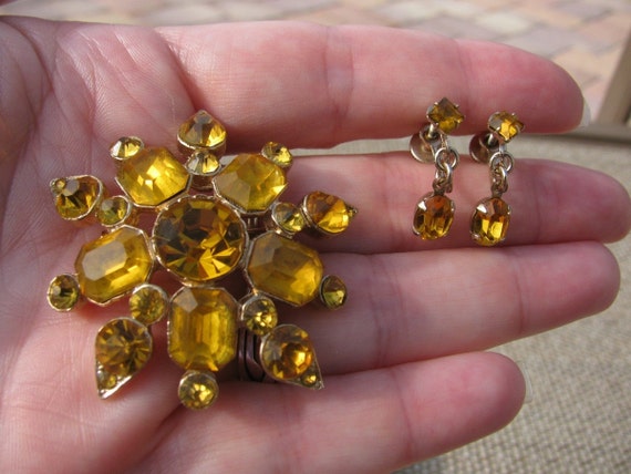 Vintage Coro Married Yellow Rhinestone Brooch wit… - image 4