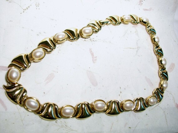 Vintage Gold Tone Monet Faux Mabe Pearl and Tulip… - image 2