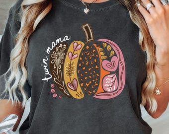 Camiseta de otoño para mamá de gemelos: Calabaza floral, camiseta preppy de Halloween para mamá