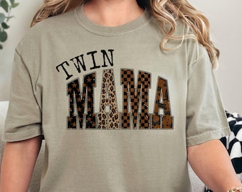 Camiseta Comfort Colors Twin Mama: Camiseta retro de cuadros otoñales
