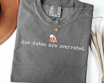 Comfortkleuren Grappig shirt voor arbeid en bevalling, L&D-sweatshirt, sweater babyverpleegster Grad kwartrits, vervaldatums zijn overschat t-shirt