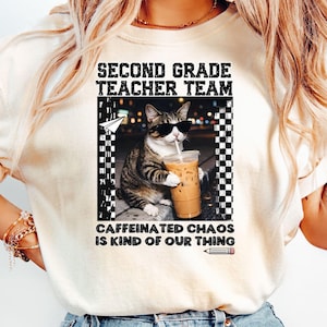 Camiseta Comfort Colors para maestra de segundo grado, camiseta de regreso a clases para segundo grado, divertida camiseta con diseño de animal desquiciado, para amantes del café, camisetas a juego para el equipo de maestros.