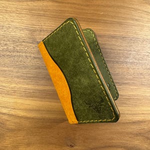 Porte-cartes minimaliste fait à la main en France - Cuir Carlo BADALASSI « PUEBLO » vert olive et jaune moutarde