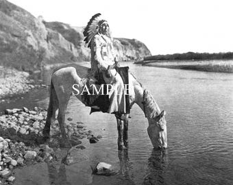 Bow River Blackfoot door Edward S Curtis minimaal gerestaureerde vintage foto 10 x 8 zwart-wit en sepia, historische foto