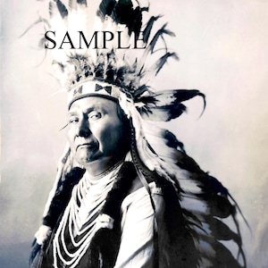Restauriertes Foto von Häuptling Joseph in schwarz und weiß, historisches Foto für Sammler, Vintage Foto von Häuptling Joseph, schwarz weiß