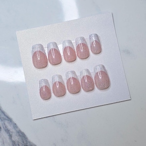 French Sparkle – Classic French Tip with Iridescent Glitter