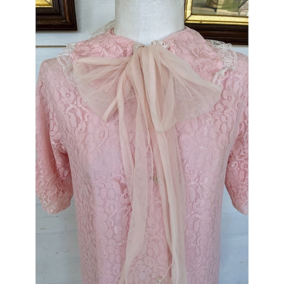 Vintage 1950s Pink Floral Lace Bed Jacket Robe - image 2