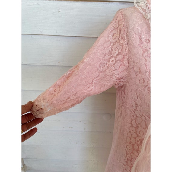 Vintage 1950s Pink Floral Lace Bed Jacket Robe - image 6