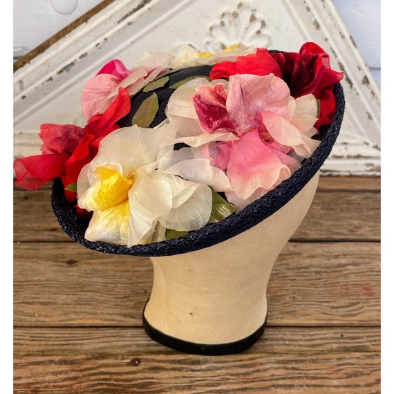 Vintage 1950s Straw Round hat Big Millinery Flowe… - image 1