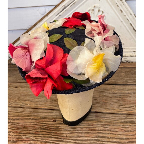 Vintage 1950s Straw Round hat Big Millinery Flowe… - image 10