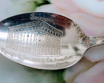 Vintage Knapp & Spencer Sioux city Iowa Souvenir Spoon Stratford Silverplate