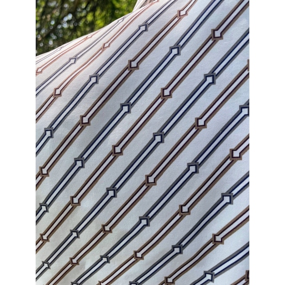 Vintage 1970s Button womens Blouse Abstract Arrow… - image 5