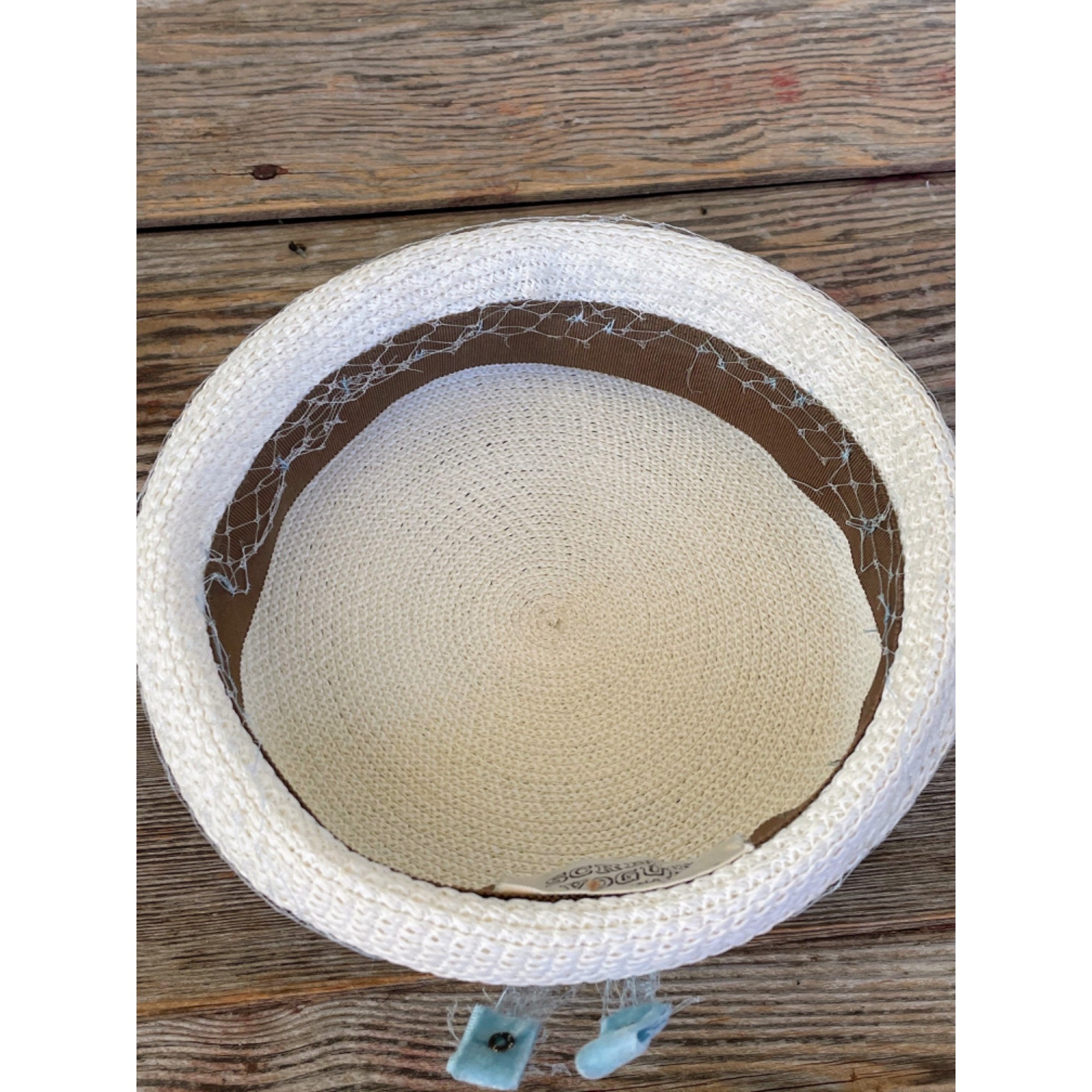 Vintage 1950s Straw Pill Box Hat Whit Rhinestone Bees Bugs  display picture 1