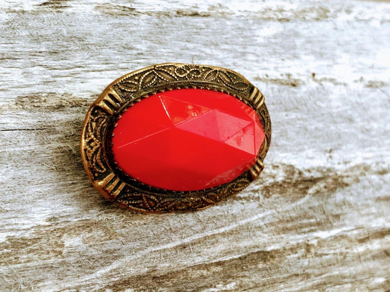 Art Deco Opaque Faceted Red Glass Brass Brooch pin image 2