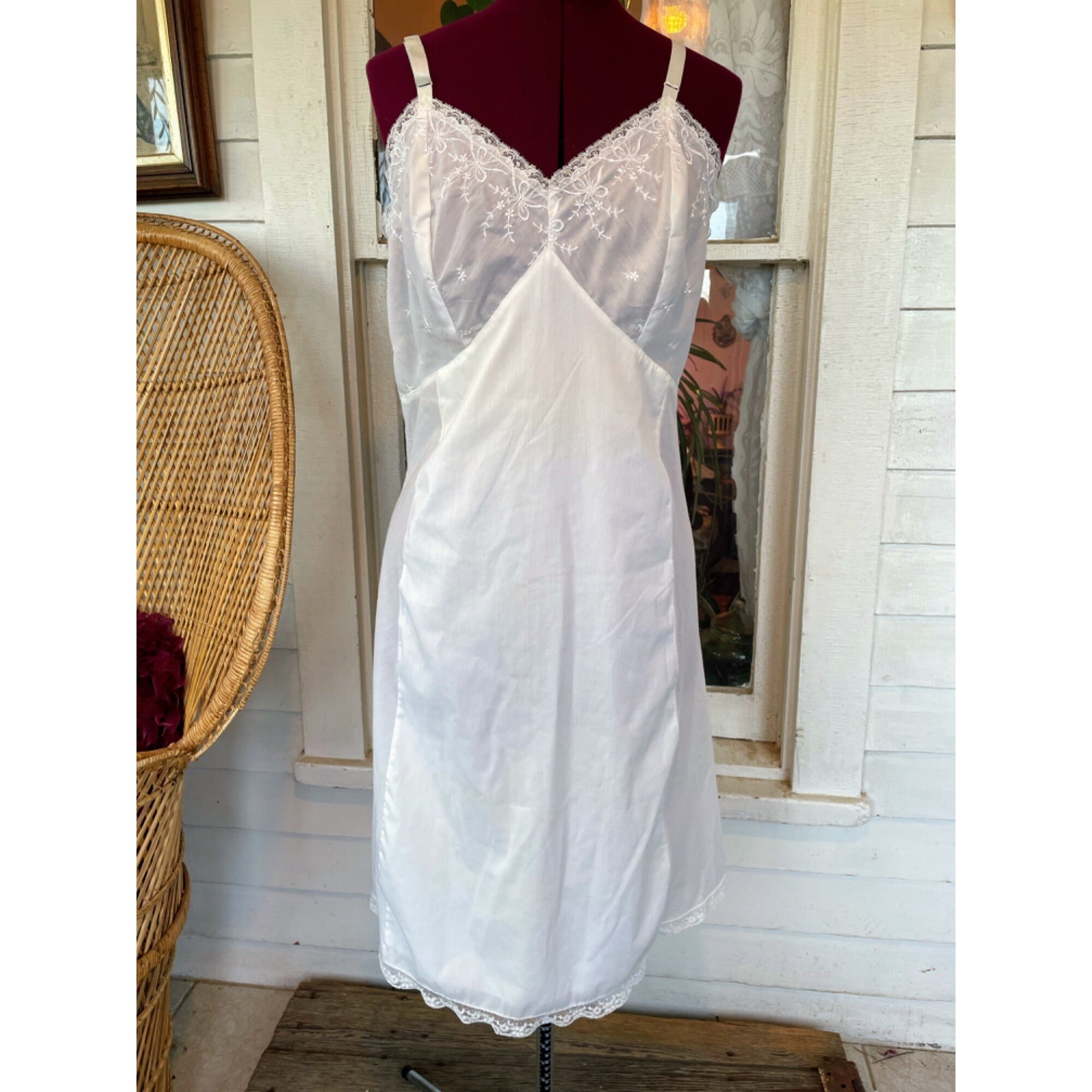 Vintage 1950s Gossard Artemis Full Slip Poly/Cotton embroidery 38B