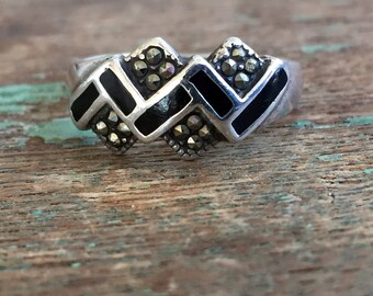 Vintage 925 Sterling Silver Marcasite Black Enamel Wavy Ring size 8