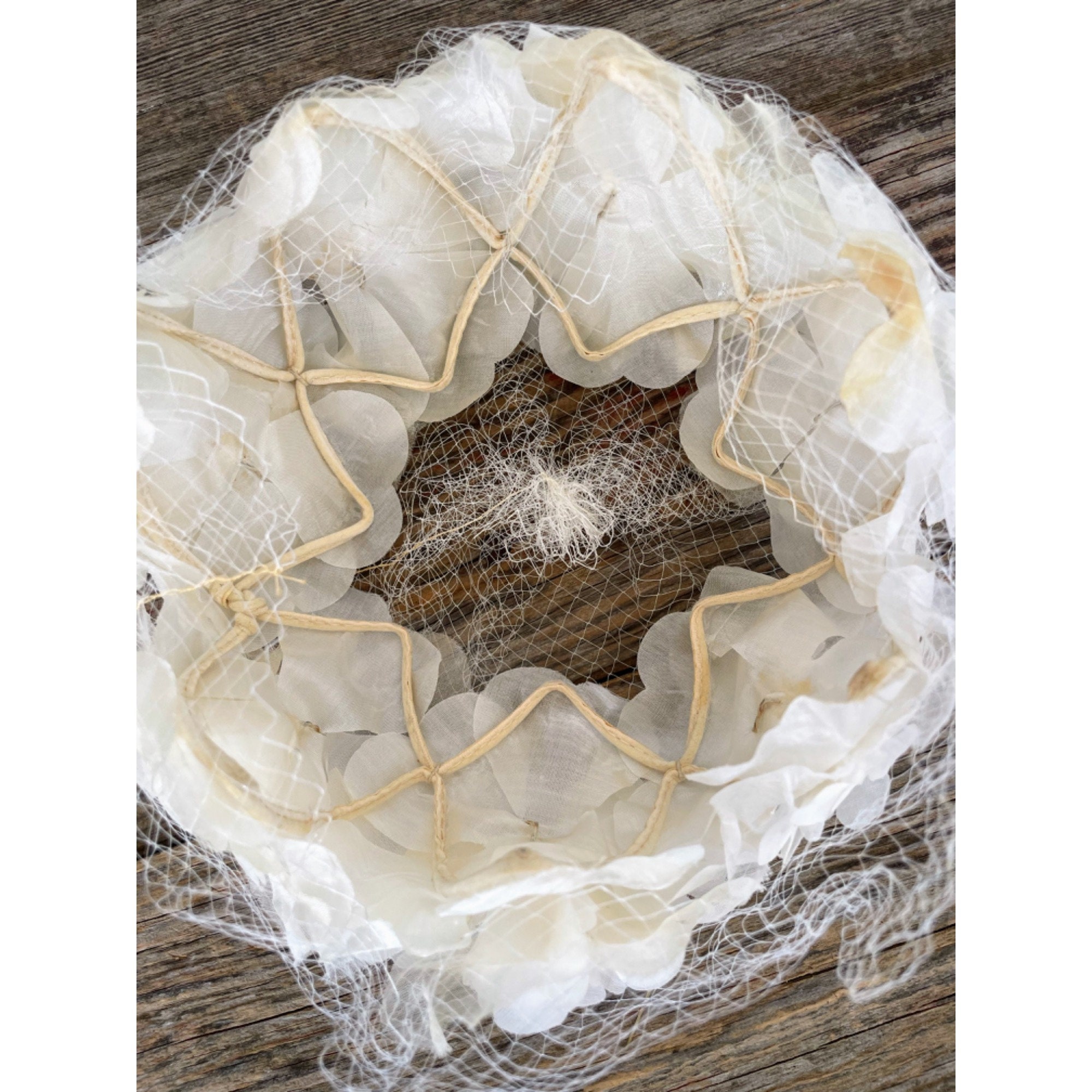 Vintage 1960s White Organza Flower Millinery Netting Pill  display picture 2