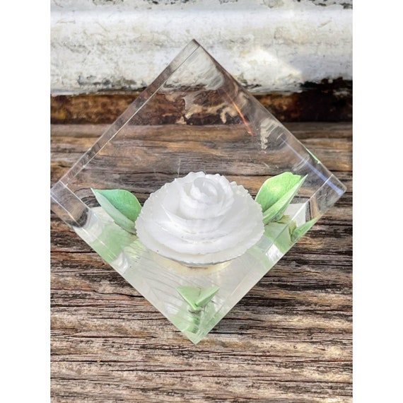 Vintage Russ Acrylic Lucite White Flower Paper Weight -  Norway