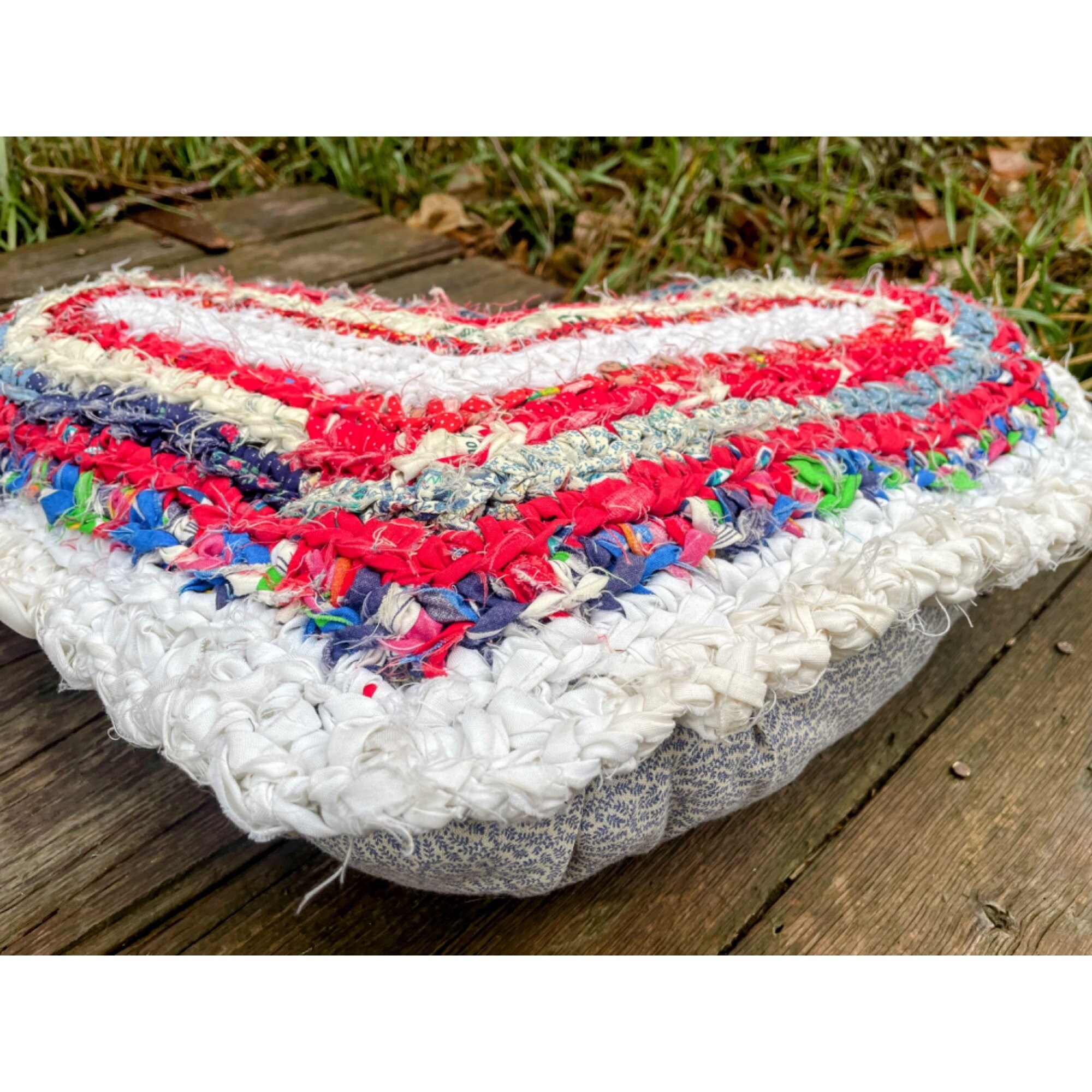 Vintage Heart Shaped Rag Rug Accent Pillow Farmhouse Primitive Red  display picture 1