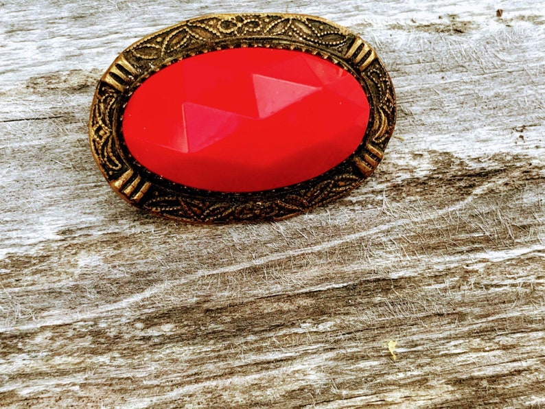 Art Deco Opaque Faceted Red Glass Brass Brooch pin image 4