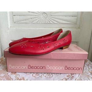 Vintage 1990s NIB Beacon Bees Red Leather Cutout Flats Size 6.5 M