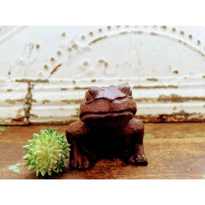 Vintage Carved Resin Frog/Toad artist Signed