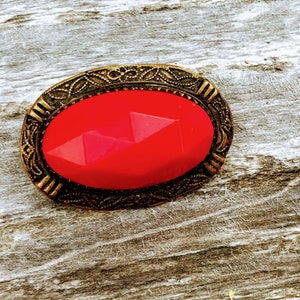 Art Deco Opaque Faceted Red Glass Brass Brooch pin image 3