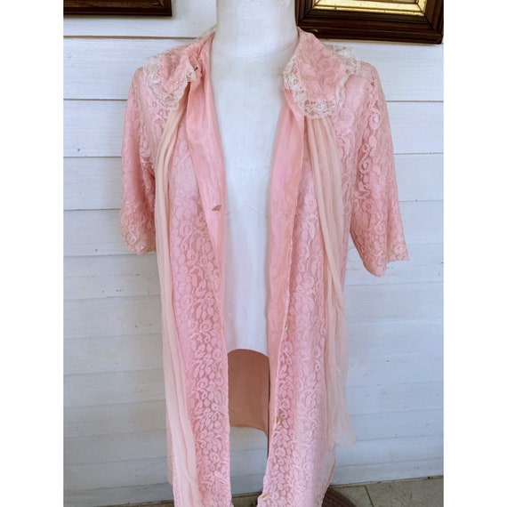 Vintage 1950s Pink Floral Lace Bed Jacket Robe - image 7