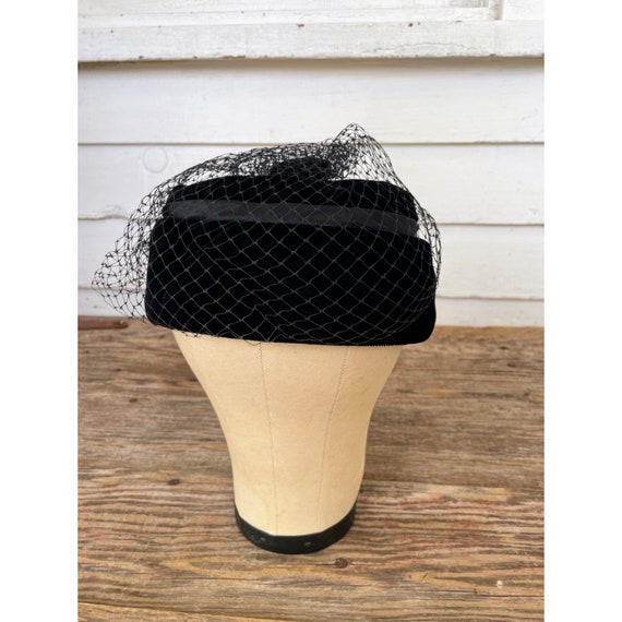 Vintage 1960s Black Velvet Pill Box Hat Black Nett