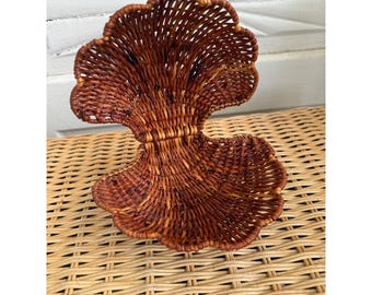 Vintage 70's Wicker Clamshell Trinket Jewelry Box Coastal Boho Beach Decor