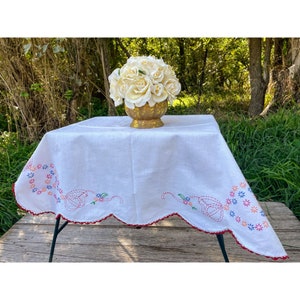 Vintage Small Tablecloth embroidery Hearts Flowers Red crochet edge