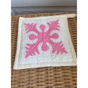 Vintage 60's Handmade Hawaiian Style Bread fruit pattern Quilt Pot Holder Pink