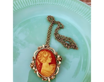 Vintage lucite Cameo Pendant Brooch Necklace